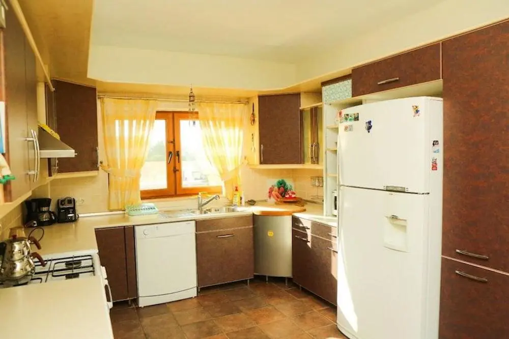 Fitted kitchen